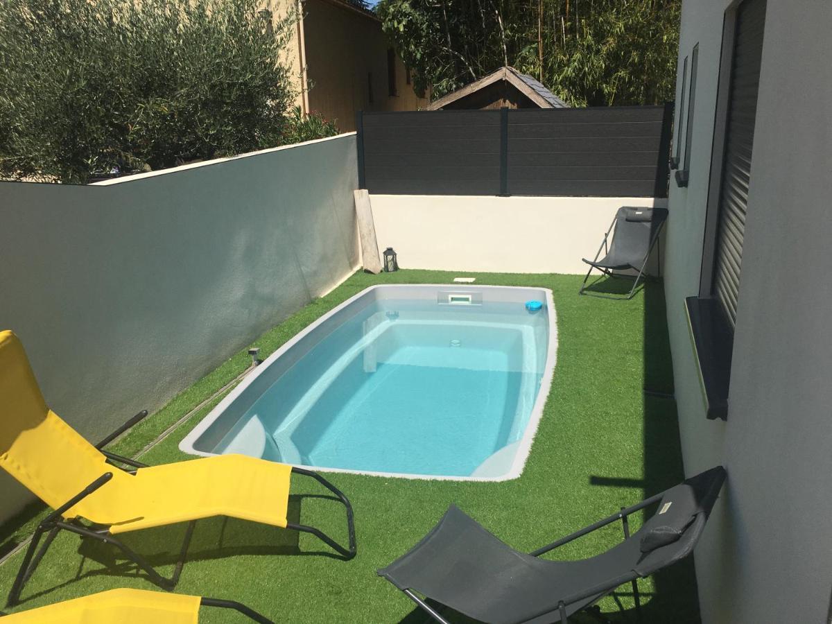 Lou Mazet Villa Uchaud ภายนอก รูปภาพ