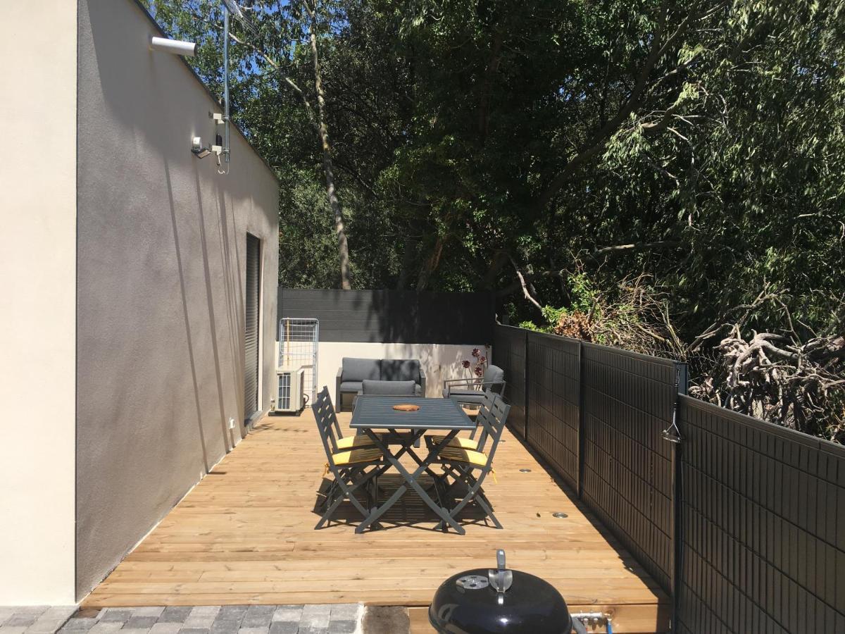 Lou Mazet Villa Uchaud ภายนอก รูปภาพ